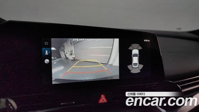 Hyundai The New Avante Hybrid 2022 — Photo 17/34