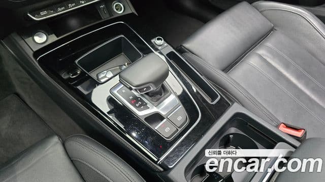 Audi Q5 2022 — Şəkil 9/20