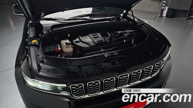 Jeep Grand Cherokee 2023 — ფოტო 6/20