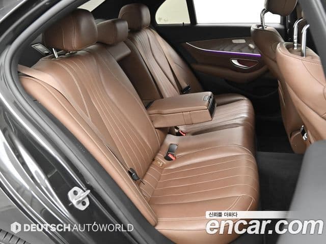 Mercedes-Benz E-Class 2023 — ფოტო 9/20