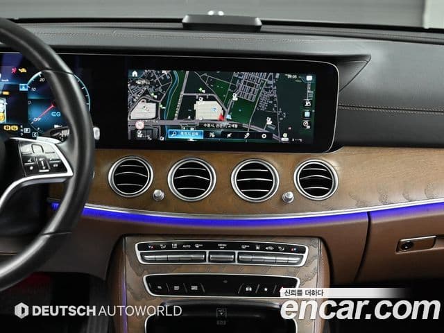 Mercedes-Benz E-Class 2023 — ფოტო 11/20