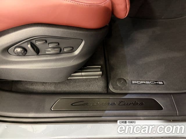 Porsche Cayenne 2025 — фото 19 из 20