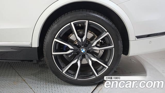BMW X7 2022 — Photo 23/34