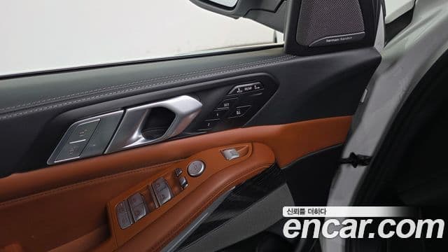 BMW X7 2022 — Photo 33/34