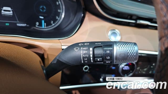 Genesis GV70 2021 — ფოტო 19/20