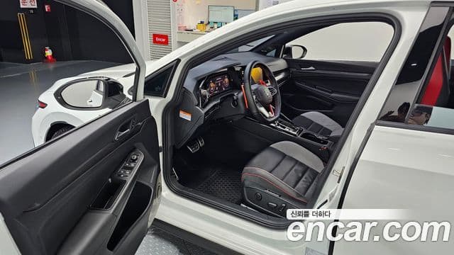Volkswagen Golf 2023 — фото 10 из 20