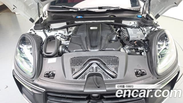Porsche Macan 2022 — ფოტო 6/20