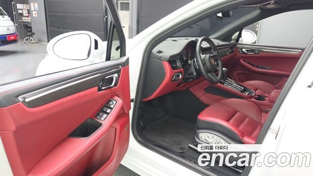 Porsche Macan 2022 — ფოტო 10/20
