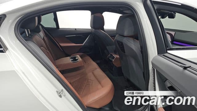 BMW 5 Series 2025 — Photo 14/34