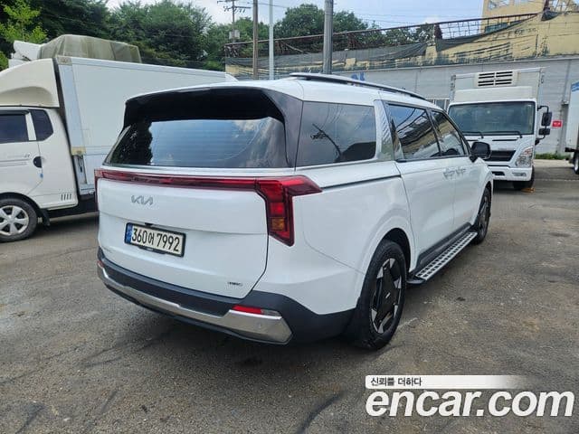 Kia Carnival 2024 — фото 6 из 11