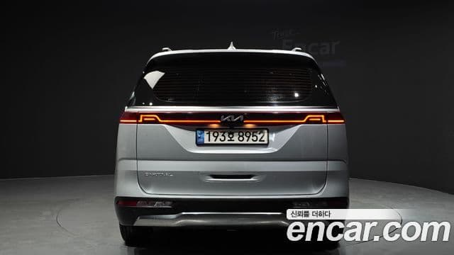 Kia Carnival 2023 — ფოტო 4/20