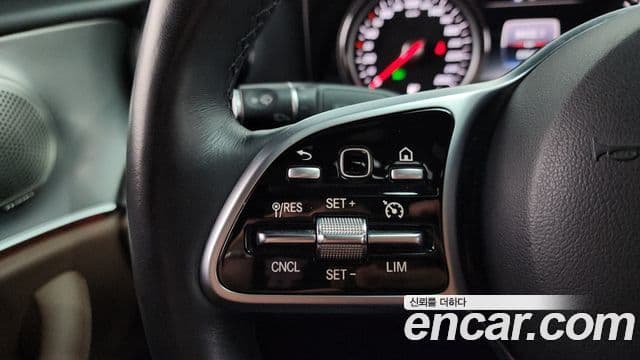 Mercedes-Benz E-Class 2018 — Фото 16/20