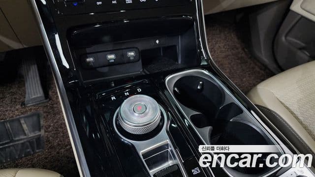 Kia Carnival 2021 — ფოტო 9/20