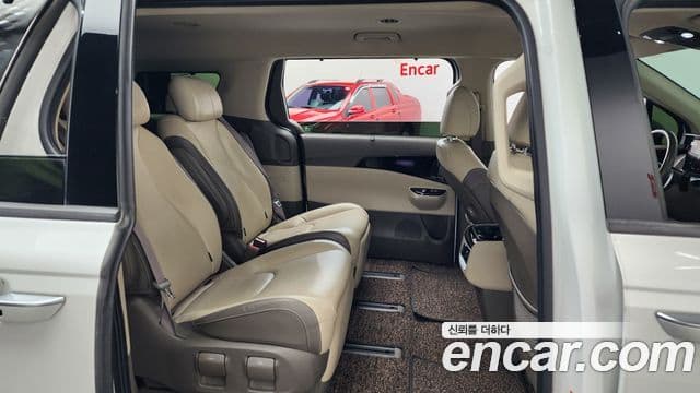 Kia Carnival 2021 — ფოტო 11/20