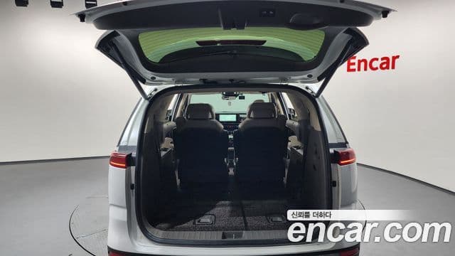 Kia Carnival 2021 — ფოტო 20/20