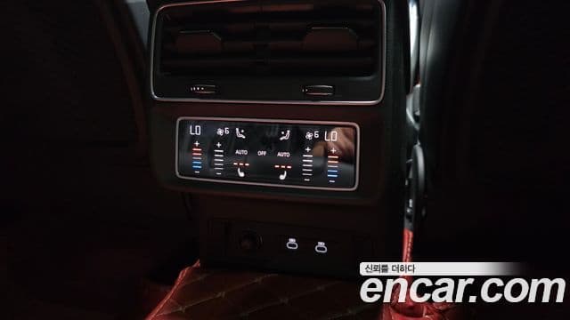 Audi Q7 2023 — ფოტო 19/20