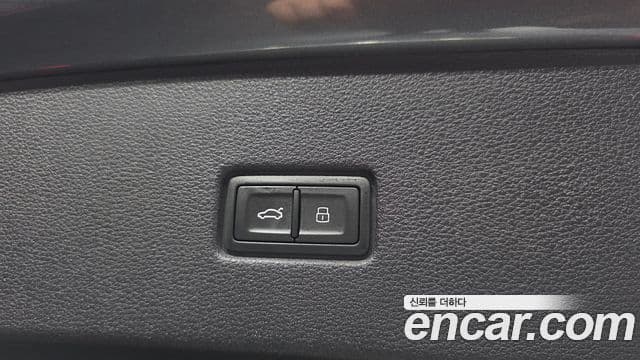 Audi Q8 2023 — Photo 2/41