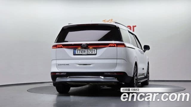 Kia Carnival 2021 — ფოტო 4/20