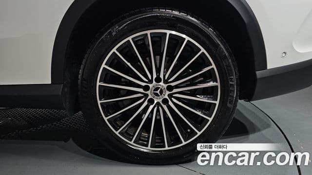 Mercedes-Benz GLC-Class 2026 — Photo 30/37