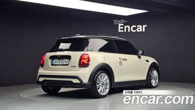 Mini Cooper 2021 — ფოტო 2/20