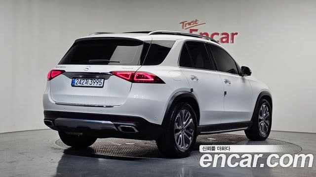 Mercedes-Benz GLE-Class 2022 — ფოტო 2/20