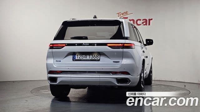Jeep Grand Cherokee 2023 — ფოტო 4/20