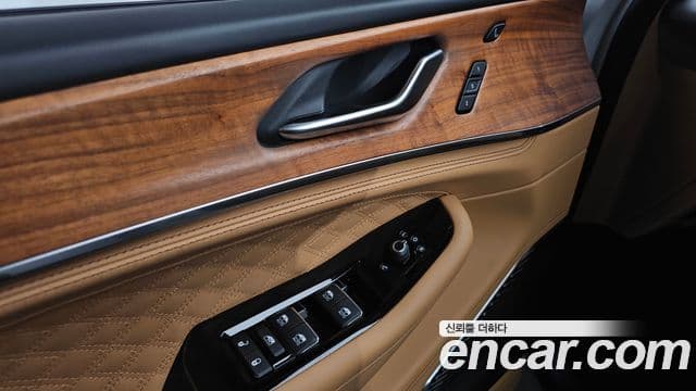 Jeep Grand Cherokee 2023 — ფოტო 17/20