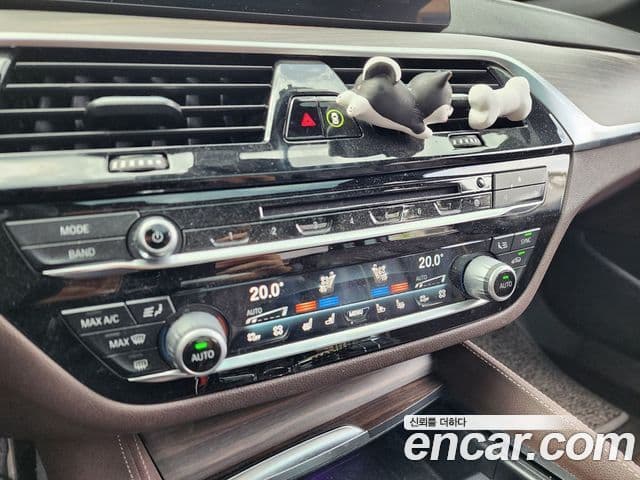 BMW 5 Series 2018 — Фото 11/20