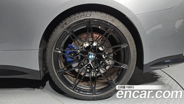 BMW M4 2023 — Photo 31/33
