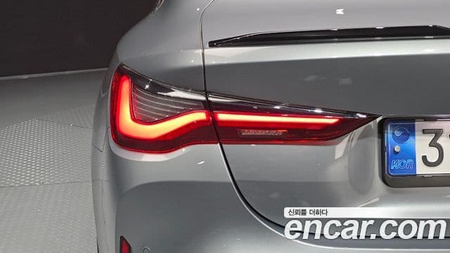 BMW M4 2023 — Photo 30/33