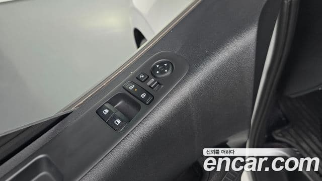 Hyundai Staria 2025 — Şəkil 15/20