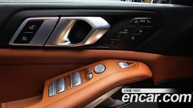 BMW X7 2024 — Photo 15/34