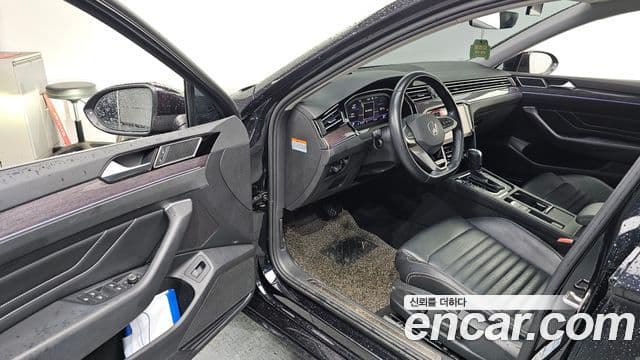 Volkswagen Passat GT 2021 — Şəkil 10/20