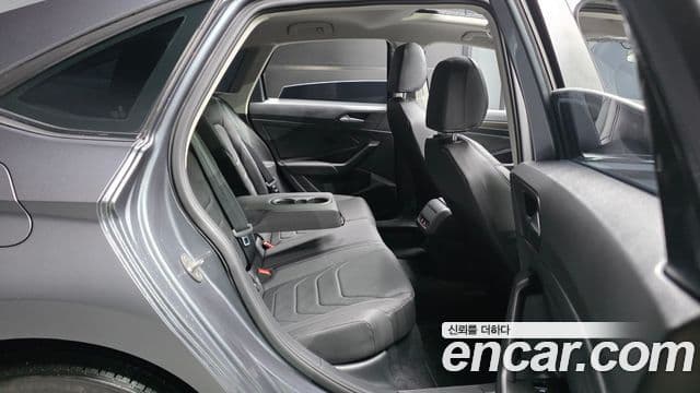 Volkswagen Jetta 2021 — Şəkil 12/20