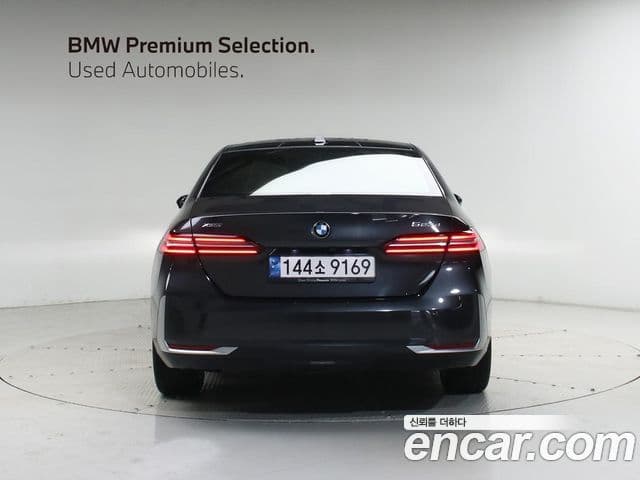 BMW 5 Series 2023 — ფოტო 2/20