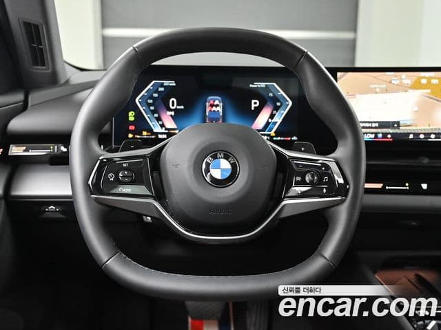 BMW 5 Series 2023 — ფოტო 13/20