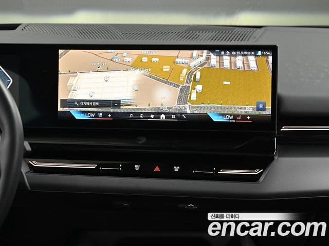 BMW 5 Series 2023 — ფოტო 14/20
