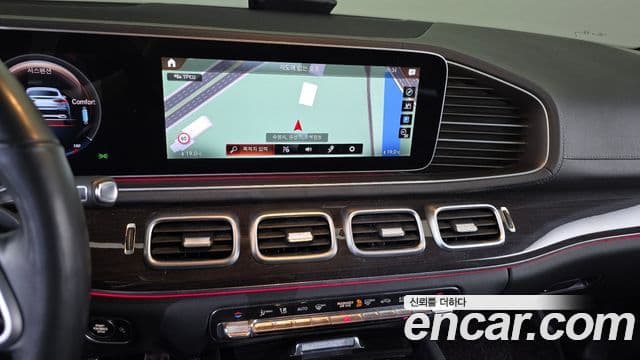 Mercedes-Benz GLE-Class 2021 — ფოტო 13/20