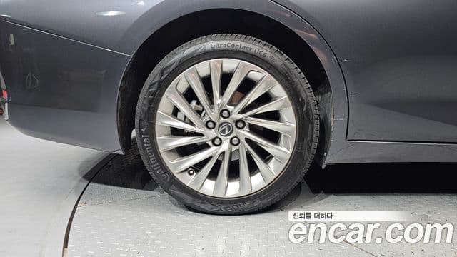 Lexus ES300h 2023 — ფოტო 5/20