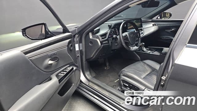 Lexus ES300h 2023 — ფოტო 10/20