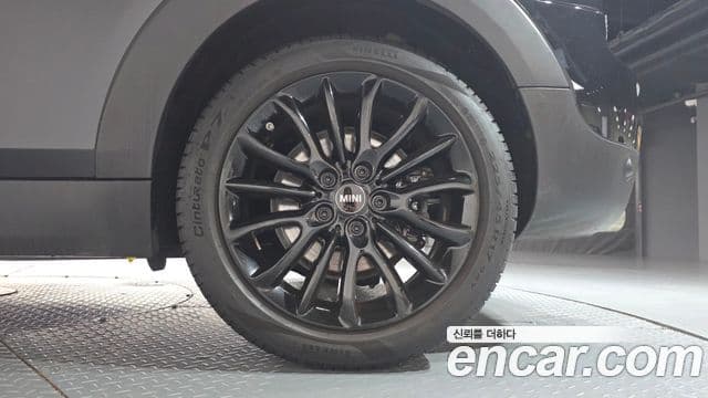 Mini Cooper Clubman 2023 — Photo 1/30