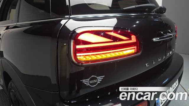 Mini Cooper Clubman 2023 — Photo 28/30