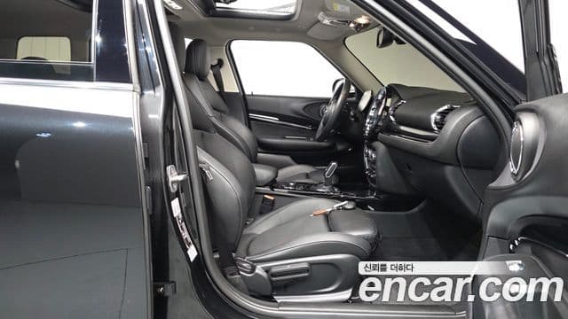 Mini Cooper Clubman 2023 — Photo 13/30