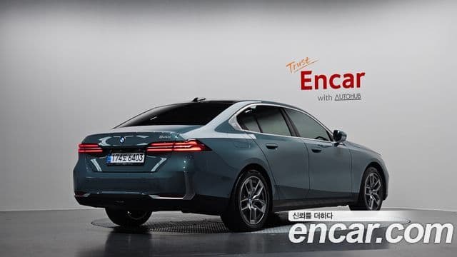BMW 5 Series 2025 — фото 2 из 20