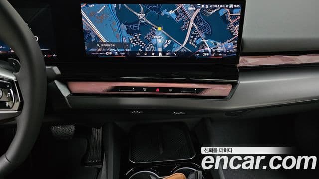 BMW 5 Series 2025 — фото 14 из 20