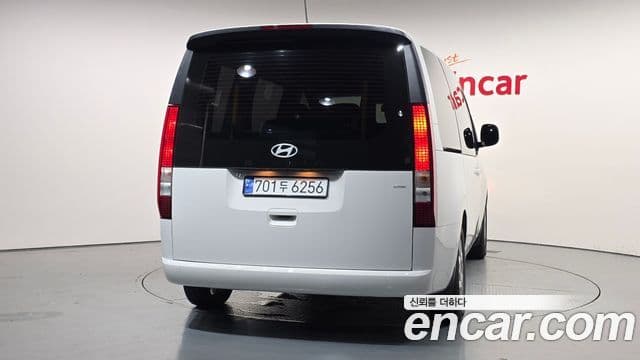Hyundai Staria 2024 — ფოტო 4/20