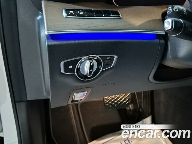 Mercedes-Benz E-Class 2018 — ფოტო 14/19