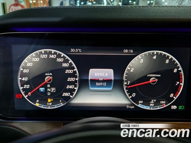 Mercedes-Benz E-Class 2018 — ფოტო 16/19