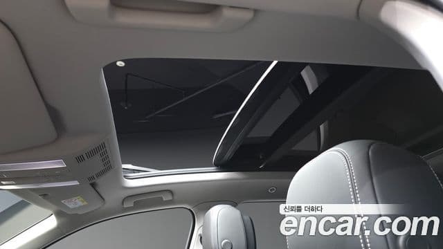Volkswagen Touareg 2023 — ფოტო 17/20