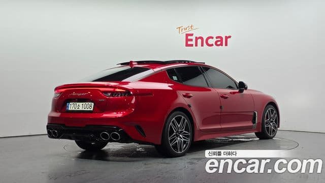 Kia Stinger 2022 — ფოტო 2/20